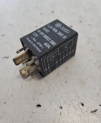 Volkswagen PASSAT B5.5 Other relay 898003000