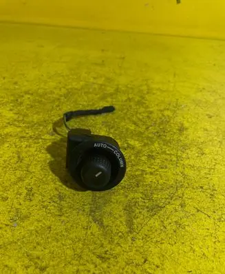Jaguar XF X250 Tailgate/trunk/boot open switch RZ1R1P5K3