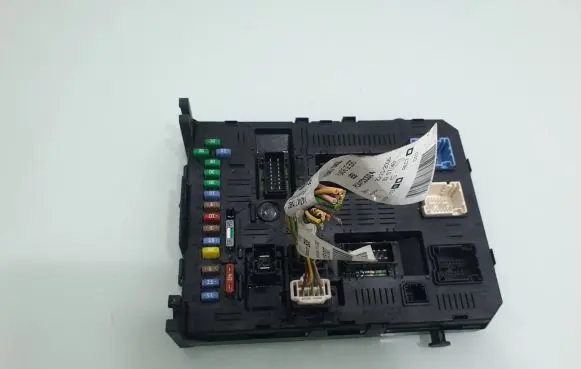 Citroen C4 Grand Picasso Fuse module 9663510180