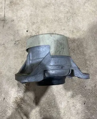 Mercedes-Benz E W213 Engine mount bracket A2132402200