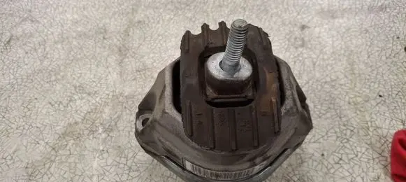 BMW 5 E60 E61 Engine mount bracket 6775027
