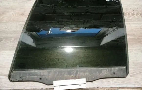 Volvo XC90 Rear door window glass 43R001604