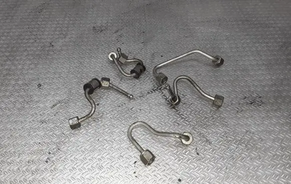 Fuel injector supply line/pipe