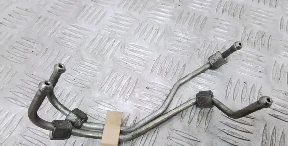 Volvo XC70 Fuel injector supply line/pipe 