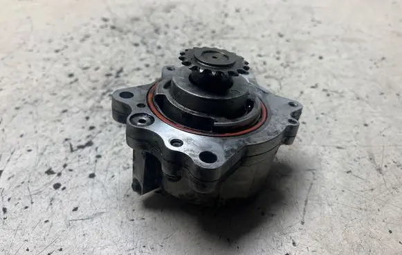 Nissan X-Trail T30 Vacuum pump A02602