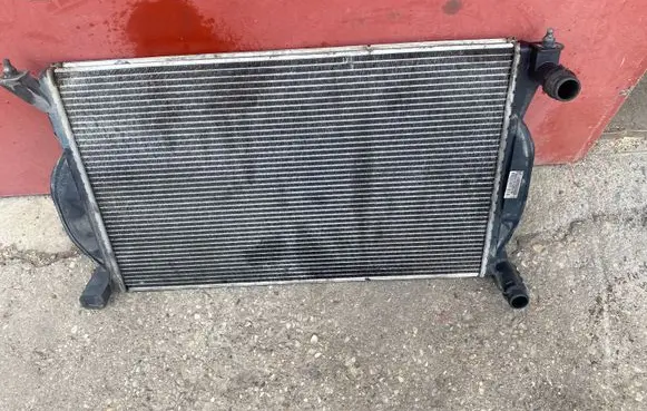 Audi A4 S4 B6 8E 8H Coolant radiator 8E0121251A