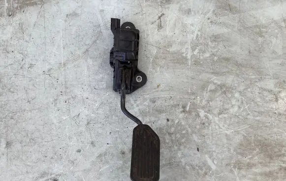 Toyota Prius (XW20) Accelerator throttle pedal 7812047040 1988003120