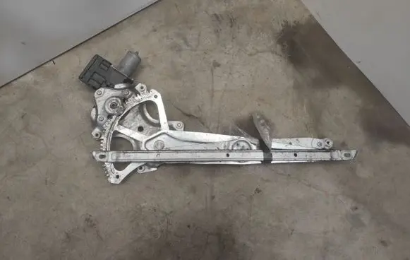 Toyota Sienna XL30 III Rear door window regulator motor 8572008061