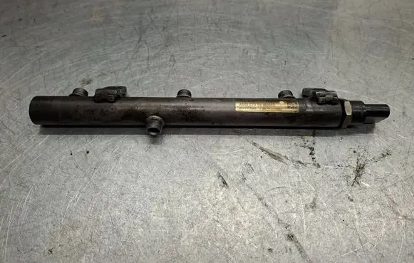 Mercedes-Benz E W211 Fuel main line pipe A6420700695 0528500440