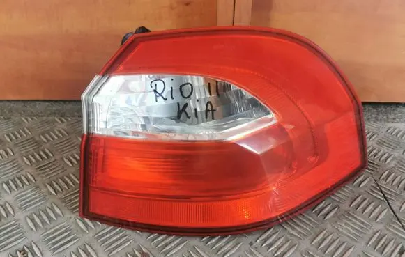 KIA Rio Tailgate rear/tail lights