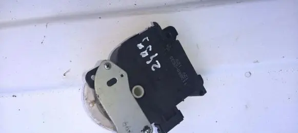 Suzuki Swift I Air flap motor/actuator 1138002530 113800-2530