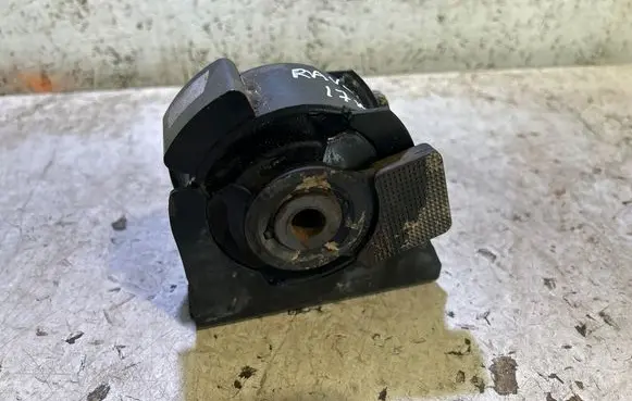 Engine mount bracket