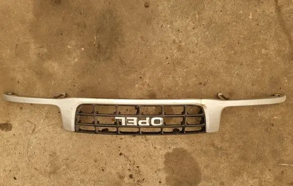 Opel Frontera B Front grill