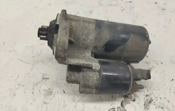 Volkswagen Golf IV Starter motor 1005821879