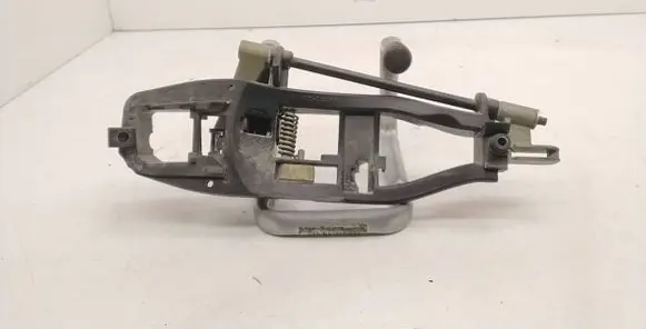 BMW 3 E46 Front door exterior handle/bracket 51218253454