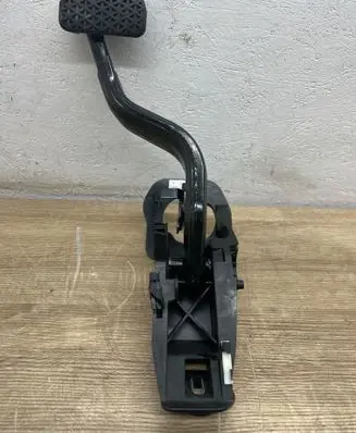 BMW 7 G11 G12 Brake pedal 686177105 10804003 02686177105