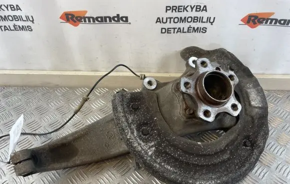 BMW 5 G30 G31 Front wheel hub 6861797