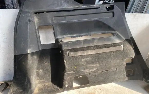 Volkswagen Touran III Trunk/boot side trim panel