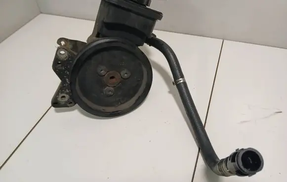 BMW 5 E60 E61 Power steering pump