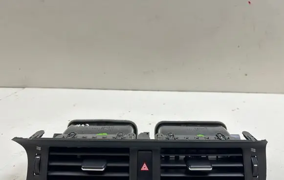 Lexus CT 200H Dash center air vent grill 5567076010 5566176050