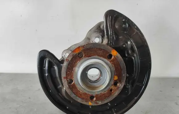 Rear wheel hub spindle/knuckle