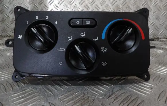 Jeep Cherokee III KJ Climate control unit P55037533AG 08JAN05 B1C300204