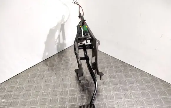 Saab 9-5 Brake pedal