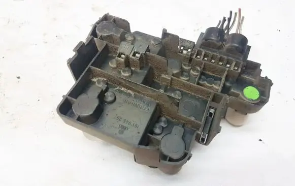 Volkswagen Golf II Tail light bulb cover holder 191945257