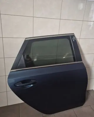 KIA Ceed Rear door