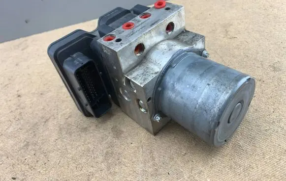 BMW 7 F01 F02 F03 F04 ABS Pump 6865860 687692 6876910