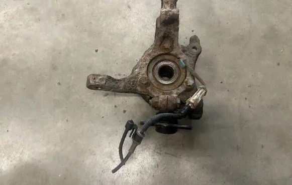 Opel Zafira A Front wheel hub spindle knuckle