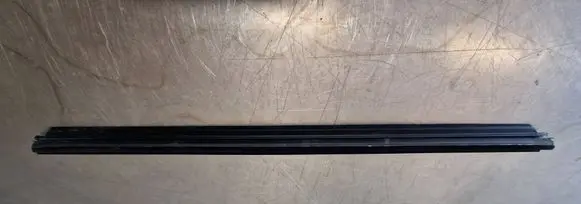 Mercedes-Benz GLC C253 Front door glass trim molding A2537252601