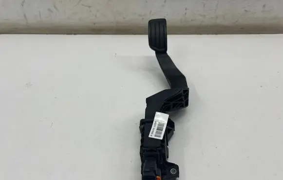 Opel Mokka B Accelerator throttle pedal 9837891980