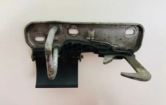 Volkswagen PASSAT B7 Engine bonnet/hood lock/latch loop/hook