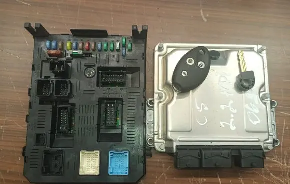 Citroen C5 Engine ECU kit and lock set 0281011780 9657157080