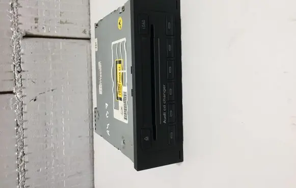 Audi A4 S4 B7 8E 8H CD/DVD changer 8E0035111D