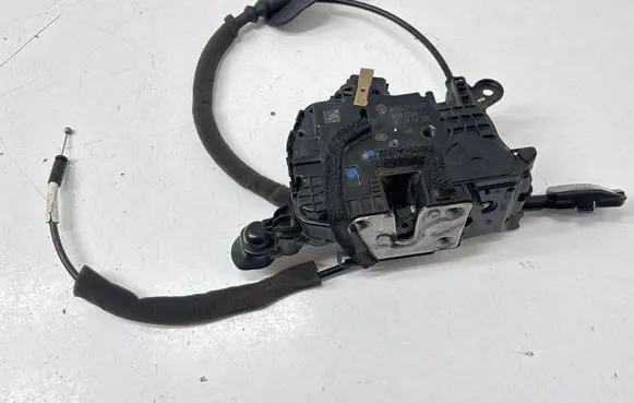 Renault Captur Front door lock 805031332R 40517224