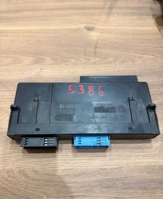 BMW 3 E90 E91 Comfort/convenience module 10681810 9134479 9134478