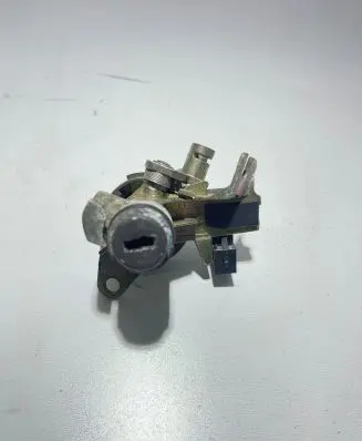 Audi A4 S4 B6 8E 8H Tailgate exterior lock 8e0827573A