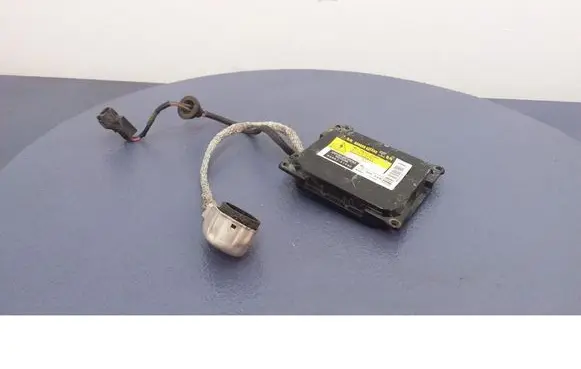 Toyota Avensis Verso Voltage converter/converter module 85967-51040