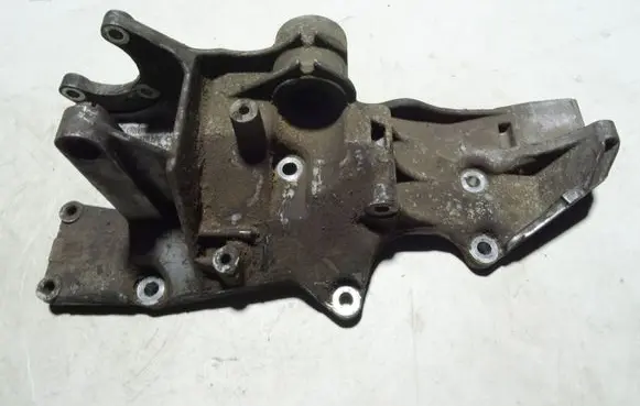 Volkswagen PASSAT B5 Engine mounting bracket 06B903143N