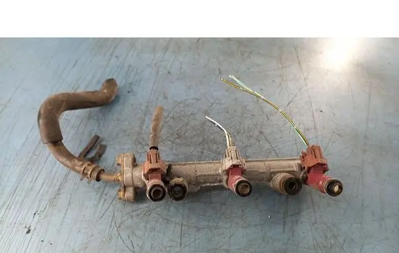 Daihatsu Cuore Fuel injector supply line/pipe