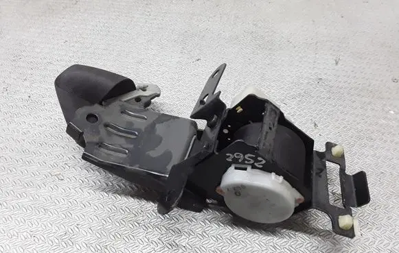 Honda FR-V Middle seatbelt (rear) 