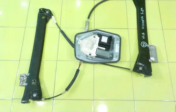 Volkswagen Scirocco Front door window regulator with motor 1K8837462G