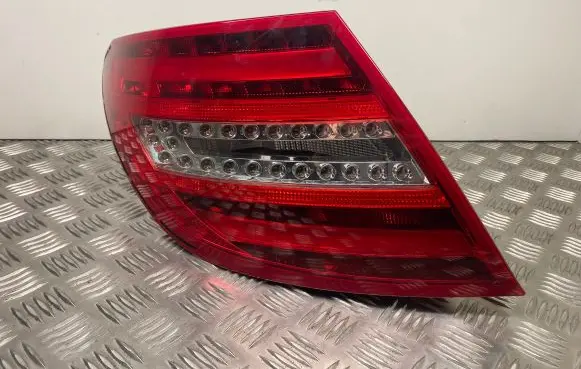 Mercedes-Benz C W204 Rear/tail lights 2049060203
