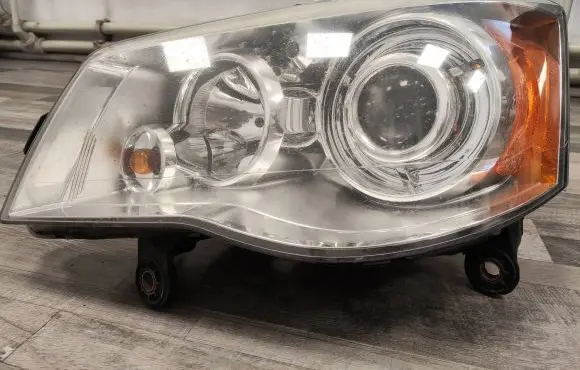 Chrysler Town & Country V Headlight/headlamp 05113339AD 51128 057412009872AH