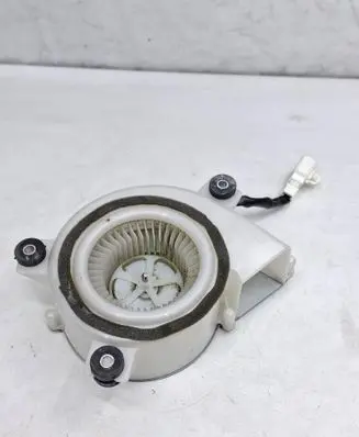 Lexus RX 330 - 350 - 400H Hybrid/electric vehicle battery fan 1172003943 0160700902 147079AG