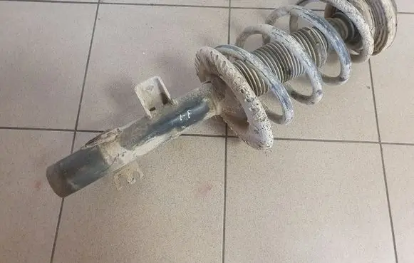 Front shock absorber with coil spring