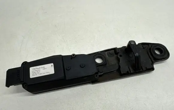 Volkswagen PASSAT B7 Tailgate/trunk/boot lift motor 3AF827887