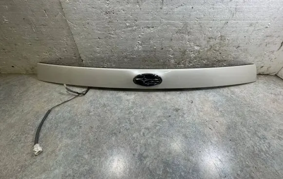 Subaru Forester SH Tailgate handle with camera 